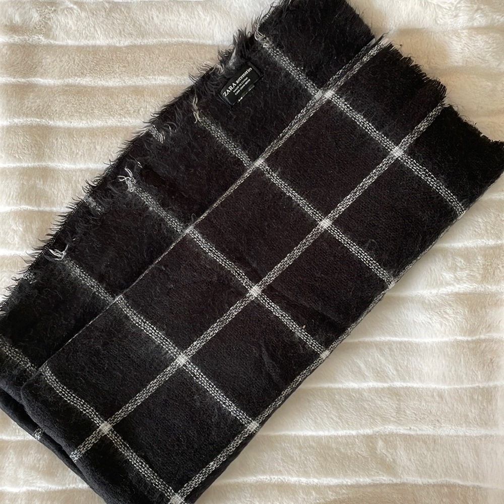 Zara black and white scarf